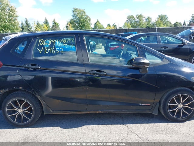 Honda FIT LX 2015 3HGGK5H58FM109657 Image 14
