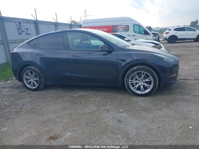 2024 Tesla Model Y Long Range/rwd მანქანა იყიდება აუქციონზე, vin: 7SAYGDEDXRF990111, აუქციონის ნომერი: 12690064