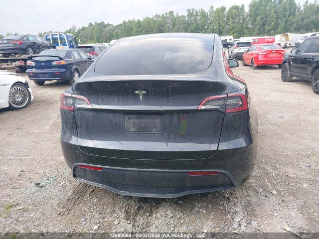 2024 Tesla Model Y Long Range/rwd მანქანა იყიდება აუქციონზე, vin: 7SAYGDEDXRF990111, აუქციონის ნომერი: 12690064