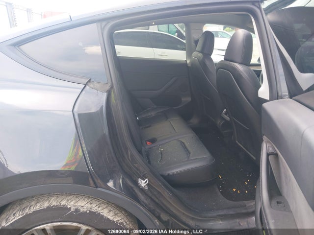 2024 Tesla Model Y Long Range/rwd მანქანა იყიდება აუქციონზე, vin: 7SAYGDEDXRF990111, აუქციონის ნომერი: 12690064