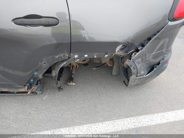 1C4PJMAS1GW356998 Jeep Cherokee Sport