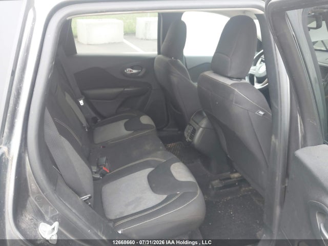 1C4PJMAS1GW356998 Jeep Cherokee Sport