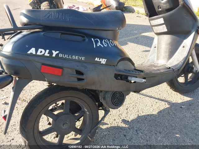 12690182 :رقم المزاد ، RFLDC0513NA007745 vin ، 2022 Adly Scooter مزاد بيع