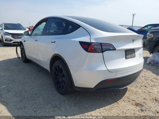 Tesla Model Y 2022 7SAYGDEE9NF466659 Image 3