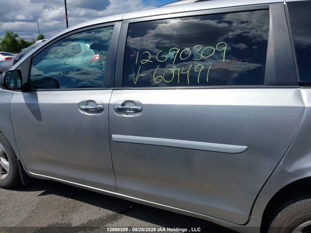 12690309 :رقم المزاد ، 5TDZK3DC6FS601491 vin ، 2015 Toyota Sienna 7 Passenger مزاد بيع
