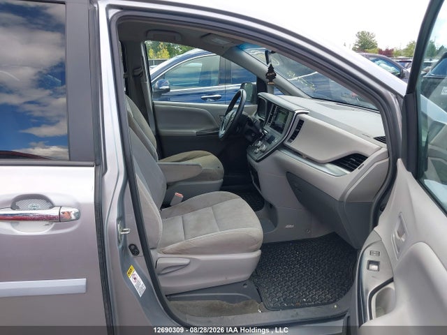 Toyota Sienna 7 Passenger 2015 5TDZK3DC6FS601491 Image 5