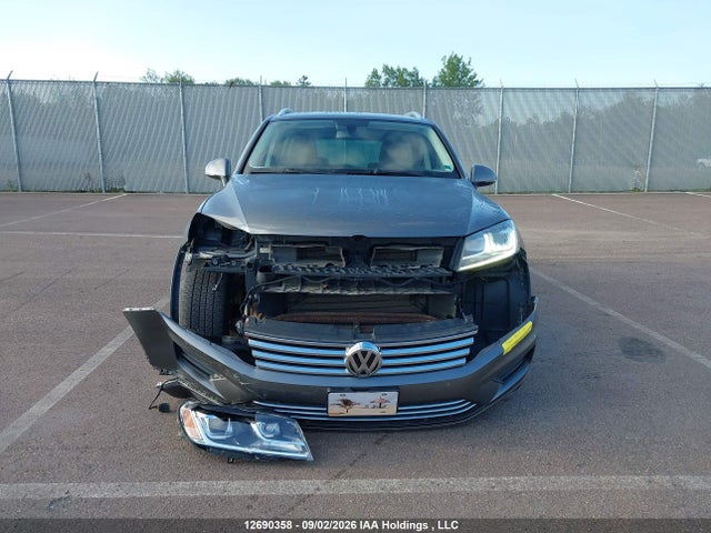 Продаж на аукціоні авто 2015 Volkswagen Touareg 3.6l Comfortline/3.6l Execline/3.6l Highline/3.6l Sportline, vin: WVGEF9BP1FD006549, номер лоту: 12690358