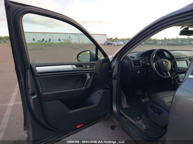 Продаж на аукціоні авто 2015 Volkswagen Touareg 3.6l Comfortline/3.6l Execline/3.6l Highline/3.6l Sportline, vin: WVGEF9BP1FD006549, номер лоту: 12690358