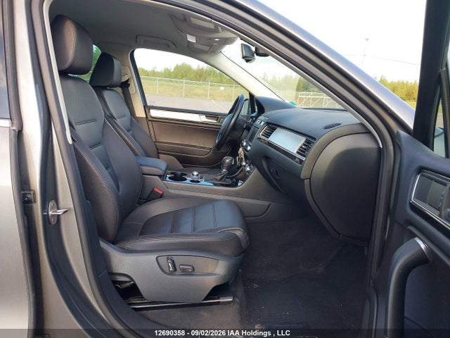 Продаж на аукціоні авто 2015 Volkswagen Touareg 3.6l Comfortline/3.6l Execline/3.6l Highline/3.6l Sportline, vin: WVGEF9BP1FD006549, номер лоту: 12690358