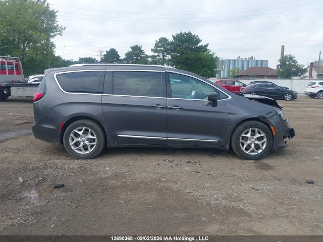 Продажа на аукционе авто 2017 Chrysler Pacifica Touring L Plus, vin: 2C4RC1EG9HR553886, номер лота: 12690368
