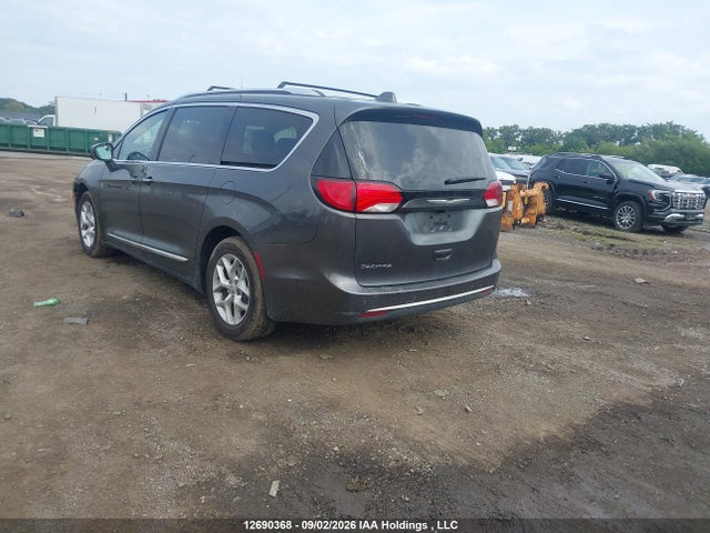 Продажа на аукционе авто 2017 Chrysler Pacifica Touring L Plus, vin: 2C4RC1EG9HR553886, номер лота: 12690368