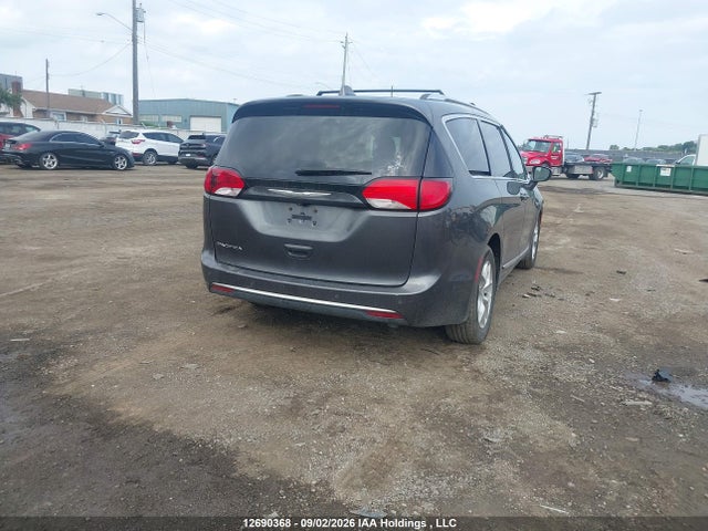 Продажа на аукционе авто 2017 Chrysler Pacifica Touring L Plus, vin: 2C4RC1EG9HR553886, номер лота: 12690368