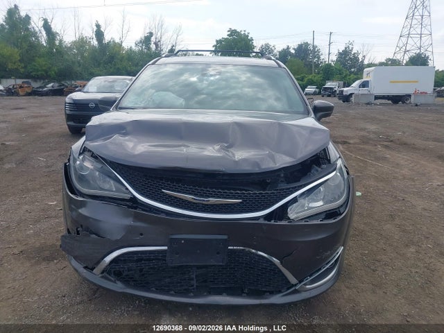 Продажа на аукционе авто 2017 Chrysler Pacifica Touring L Plus, vin: 2C4RC1EG9HR553886, номер лота: 12690368