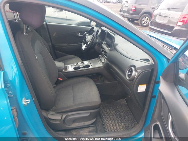 KM8K23AG1NU149402 Hyundai Kona Electric Preferred With Two-tone Roof