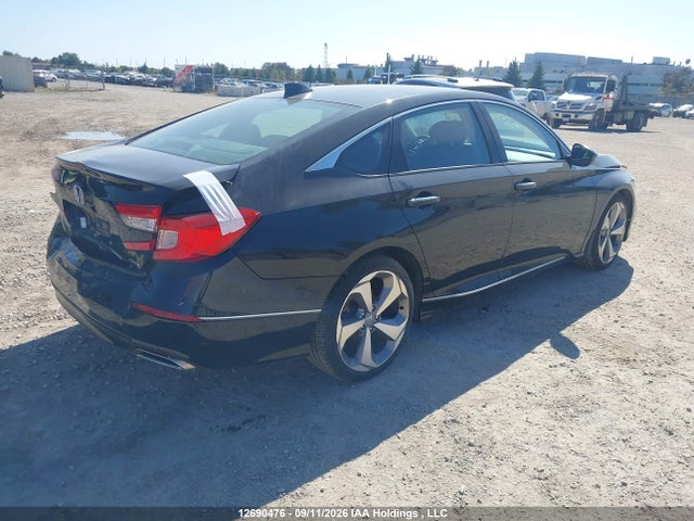 Honda Accord Touring 2018 1HGCV1F97JA804772 Image 4