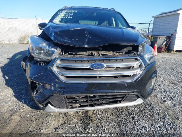 1FMCU9J98HUD60829 Ford Escape Titanium