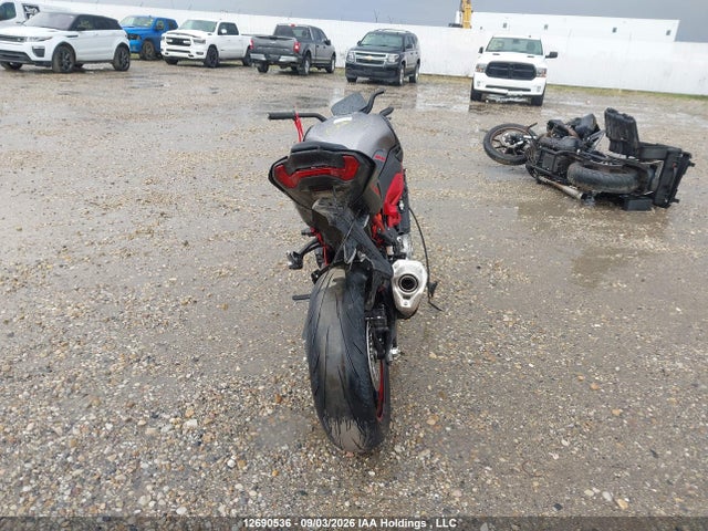 ML5ZRDS13SDA05681 Kawasaki Zr900 S