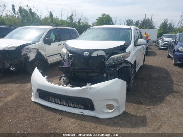 12690624 :رقم المزاد ، 5TDXZ3DC6HS835944 vin ، 2017 Toyota Sienna Se مزاد بيع