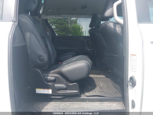 12690624 :رقم المزاد ، 5TDXZ3DC6HS835944 vin ، 2017 Toyota Sienna Se مزاد بيع