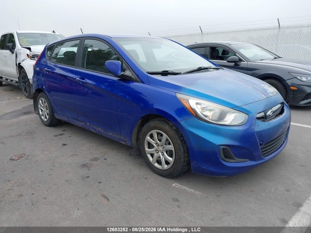 2013 Hyundai Accent Gl მანქანა იყიდება აუქციონზე, vin: KMHCT5AE1DU128110, აუქციონის ნომერი: 12683252