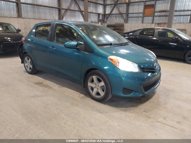12690647 :رقم المزاد ، JTDKTUD31CD516795 vin ، 2012 Toyota Yaris Le مزاد بيع