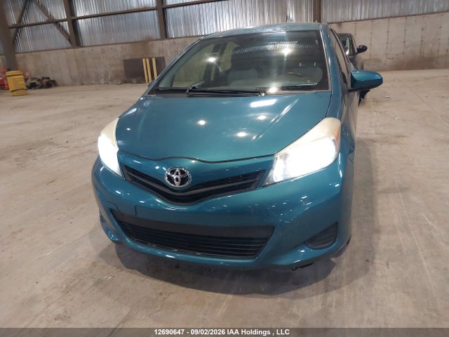 12690647 :رقم المزاد ، JTDKTUD31CD516795 vin ، 2012 Toyota Yaris Le مزاد بيع