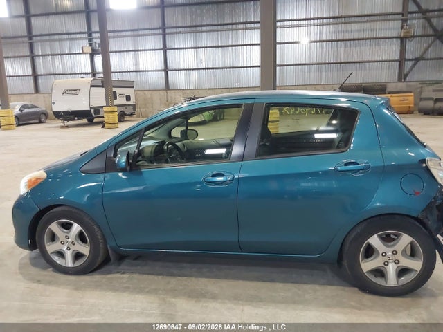 12690647 :رقم المزاد ، JTDKTUD31CD516795 vin ، 2012 Toyota Yaris Le مزاد بيع