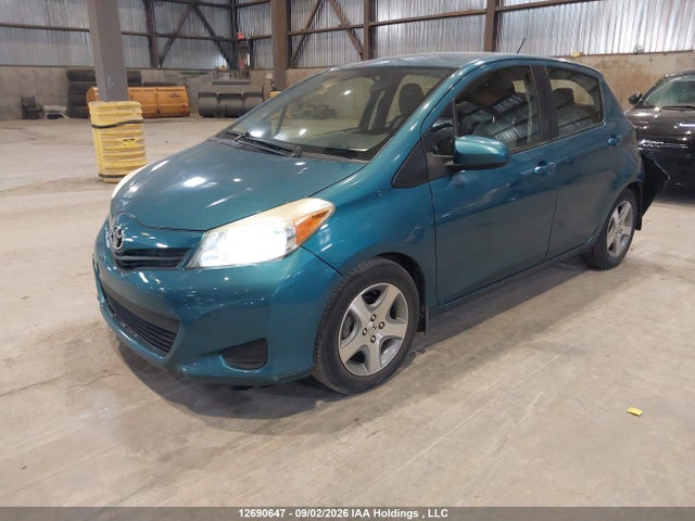 12690647 :رقم المزاد ، JTDKTUD31CD516795 vin ، 2012 Toyota Yaris Le مزاد بيع