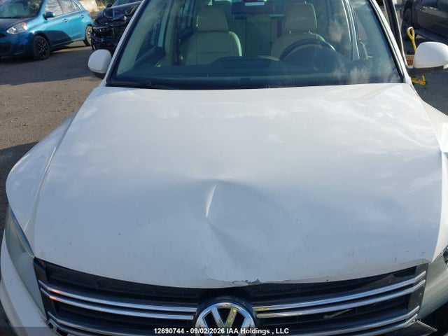 12690744 :رقم المزاد ، WVGBV7AXXCW573161 vin ، 2012 Volkswagen Tiguan مزاد بيع