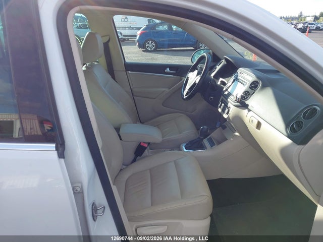 12690744 :رقم المزاد ، WVGBV7AXXCW573161 vin ، 2012 Volkswagen Tiguan مزاد بيع