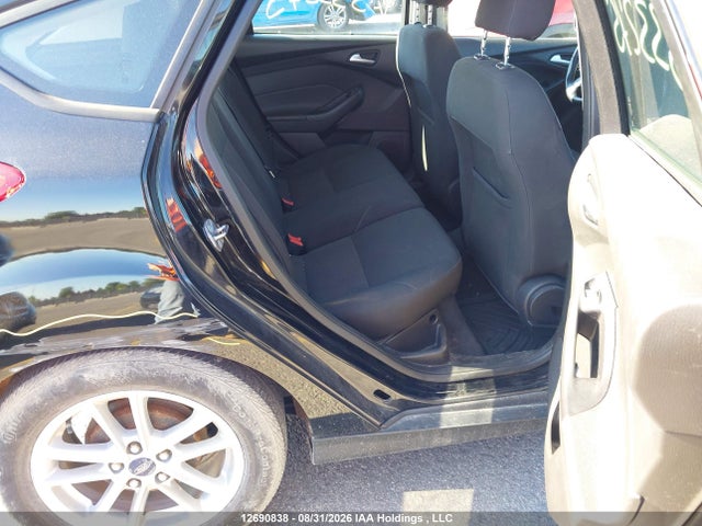 Ford FOCUS SE 2016 1FADP3K29GL333275 Image 8