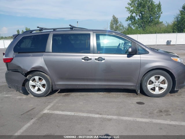 Toyota Sienna 2017 5TDZZ3DC2HS890559 Image 13