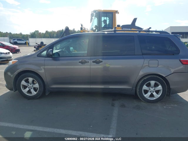 Toyota Sienna 2017 5TDZZ3DC2HS890559 Image 14