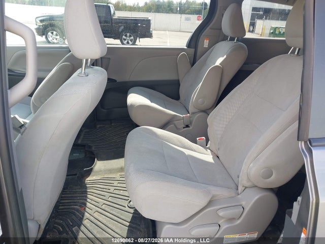 Toyota Sienna 2017 5TDZZ3DC2HS890559 Image 8