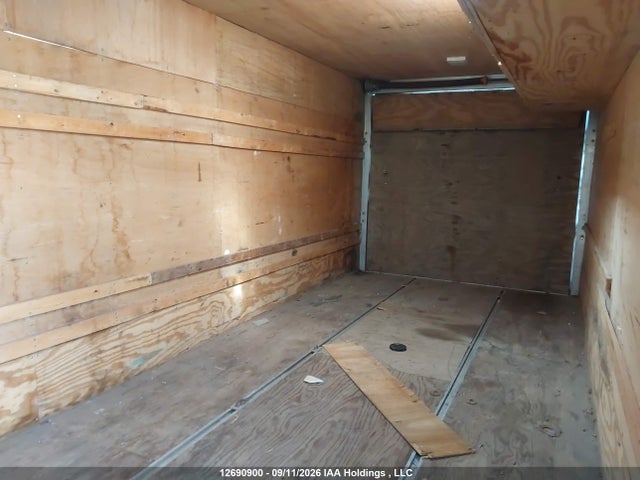 12690900 :رقم المزاد ، 5FGE7182041011596 vin ، 2004 Utilimaster Step Van مزاد بيع
