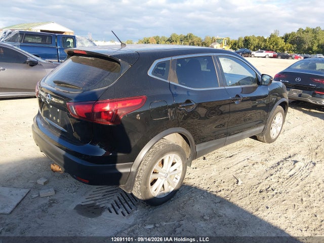 JN1BJ1CP9JW108378 Nissan Qashqai S 4dr2wd