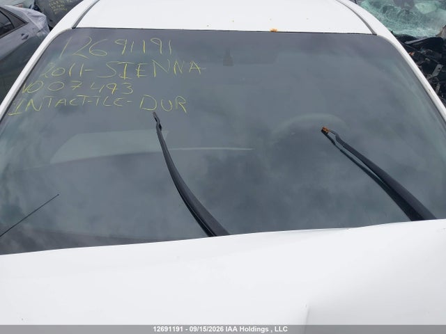 Aukcja sprzedaży 2011 Toyota Sienna, vin: 5TDJK3DCXBS007493, numer aukcji: 12691191