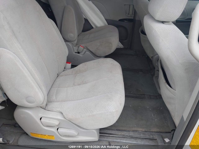Aukcja sprzedaży 2011 Toyota Sienna, vin: 5TDJK3DCXBS007493, numer aukcji: 12691191