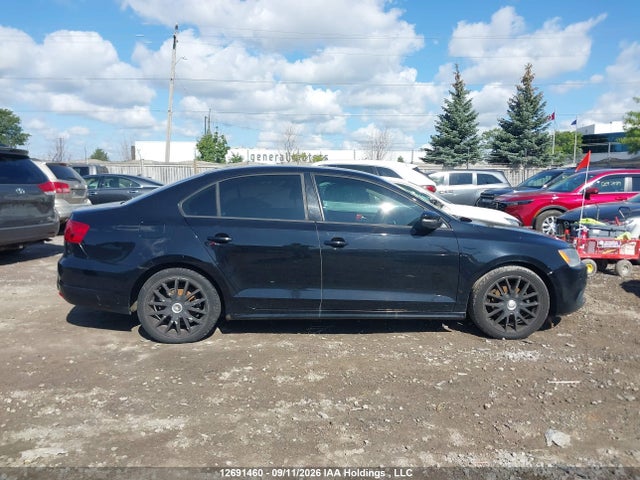 12691460 :رقم المزاد ، 3VW2K7AJXEM260412 vin ، 2014 Volkswagen Jetta مزاد بيع