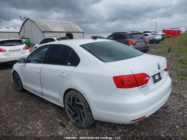 12691801 :رقم المزاد ، 3VW2K7AJ1EM305589 vin ، 2014 Volkswagen Jetta 2.0l Trendline+ مزاد بيع