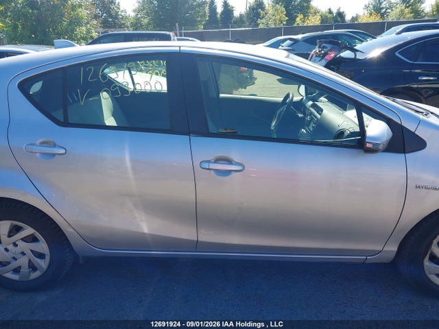 Toyota Prius C Technology 2015 JTDKDTB38F1099000 Image 13
