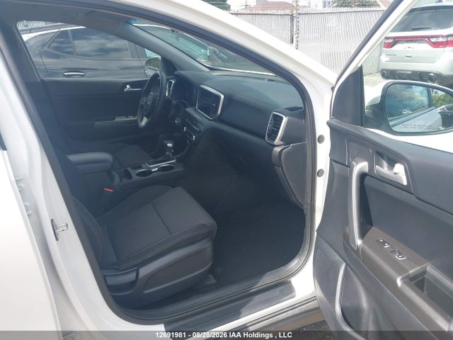 Продажа на аукционе авто 2022 Kia Sportage Lx, vin: KNDPMCAC3N7010677, номер лота: 12691981