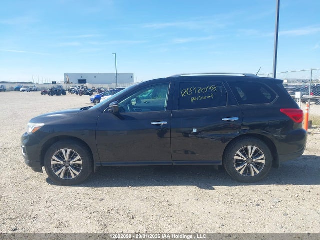 12692098 :رقم المزاد ، 5N1DR2MM3HC600663 vin ، 2017 Nissan Pathfinder S/sv/sl/platinum مزاد بيع