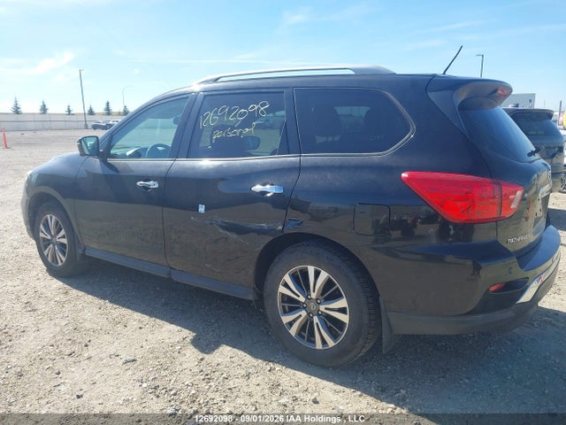 12692098 :رقم المزاد ، 5N1DR2MM3HC600663 vin ، 2017 Nissan Pathfinder S/sv/sl/platinum مزاد بيع