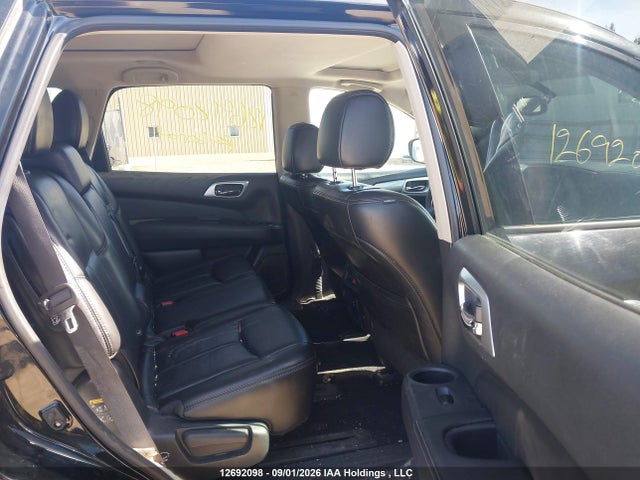 12692098 :رقم المزاد ، 5N1DR2MM3HC600663 vin ، 2017 Nissan Pathfinder S/sv/sl/platinum مزاد بيع
