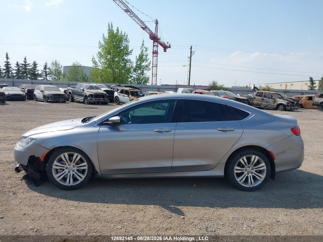 2015 Chrysler 200 Limited მანქანა იყიდება აუქციონზე, vin: 1C3CCCAG0FN740729, აუქციონის ნომერი: 12692145