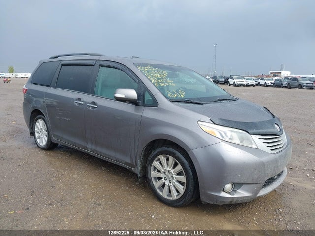 12692225 :رقم المزاد ، 5TDDK3DC8FS117011 vin ، 2015 Toyota Sienna Xle/limited مزاد بيع