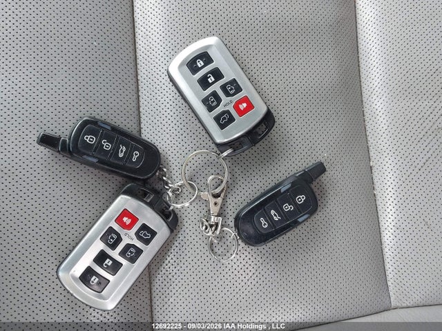 12692225 :رقم المزاد ، 5TDDK3DC8FS117011 vin ، 2015 Toyota Sienna Xle/limited مزاد بيع