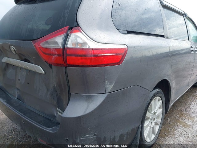12692225 :رقم المزاد ، 5TDDK3DC8FS117011 vin ، 2015 Toyota Sienna Xle/limited مزاد بيع