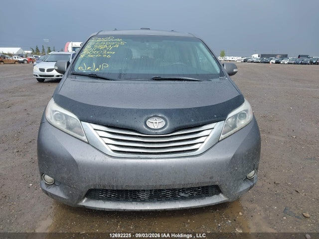12692225 :رقم المزاد ، 5TDDK3DC8FS117011 vin ، 2015 Toyota Sienna Xle/limited مزاد بيع
